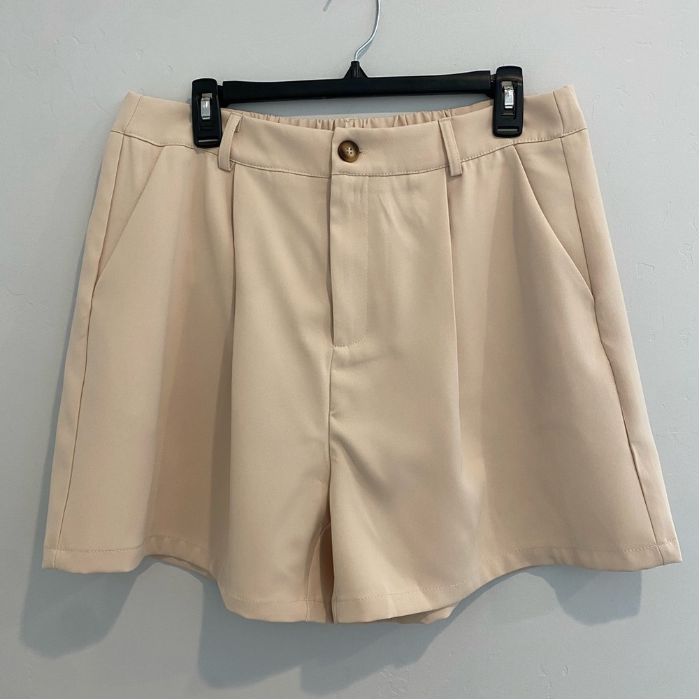 NWT tailored cream shorts by Kirundo size XL